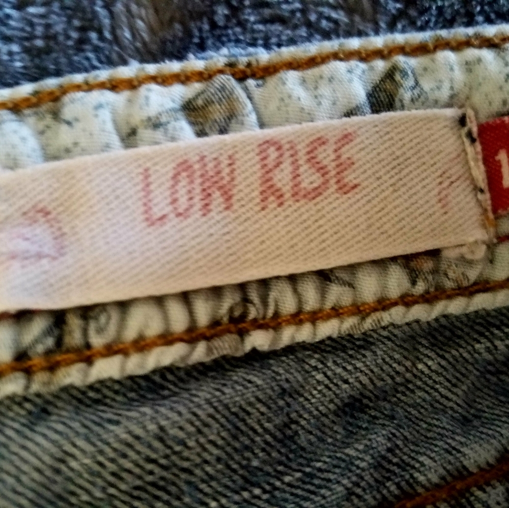 Low Rise Billabong Jeans - Picture 2 of 2